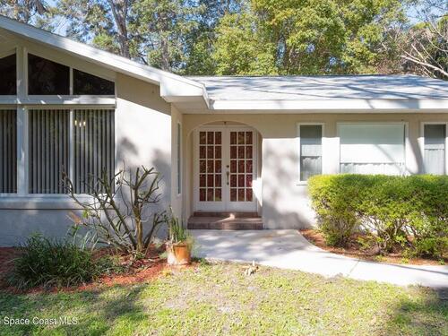 693 W Pine Road, Melbourne Village, FL 32904